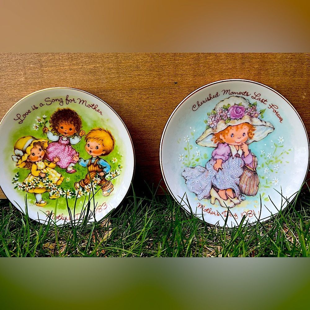 1981 & 1983 Avon Mother’s‎ Day Plates